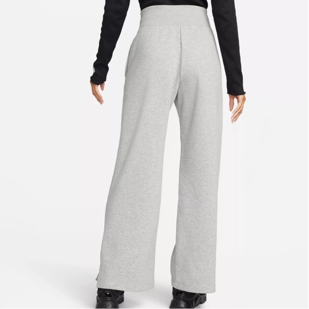 Nike Sportswear Phoenix
Fleece High-Waisted
Wide-Leg Sweatpants - Picture 2 of 14